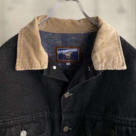2000's Black denim trucker jacket with blanket liner