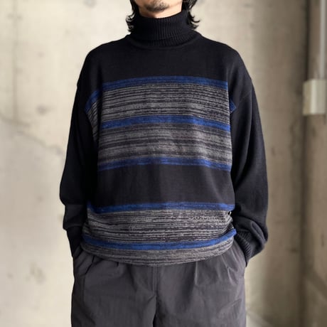 1990's-2000's ITALY made turtle necked knit sweater