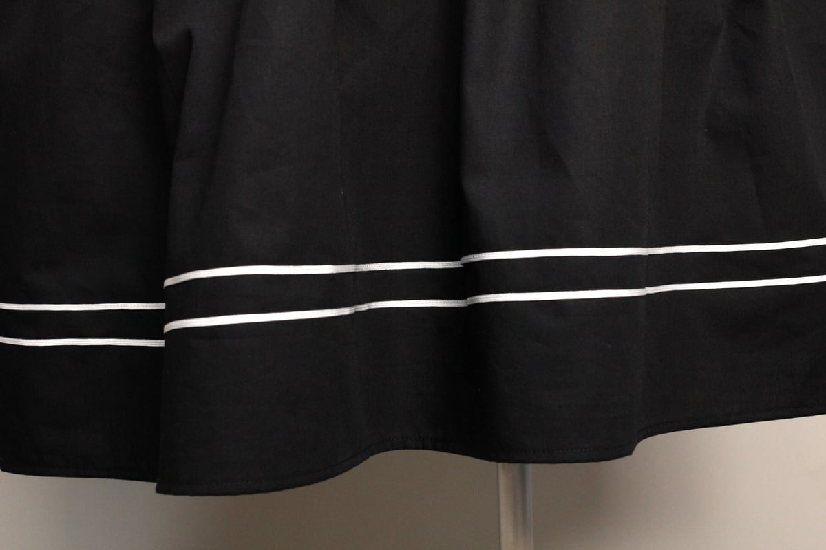 受注】ピアノの発表会ワンピース ブラック | HERHUM