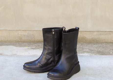 SOJI 本革ミドルブーツ THE SHOES STOCK