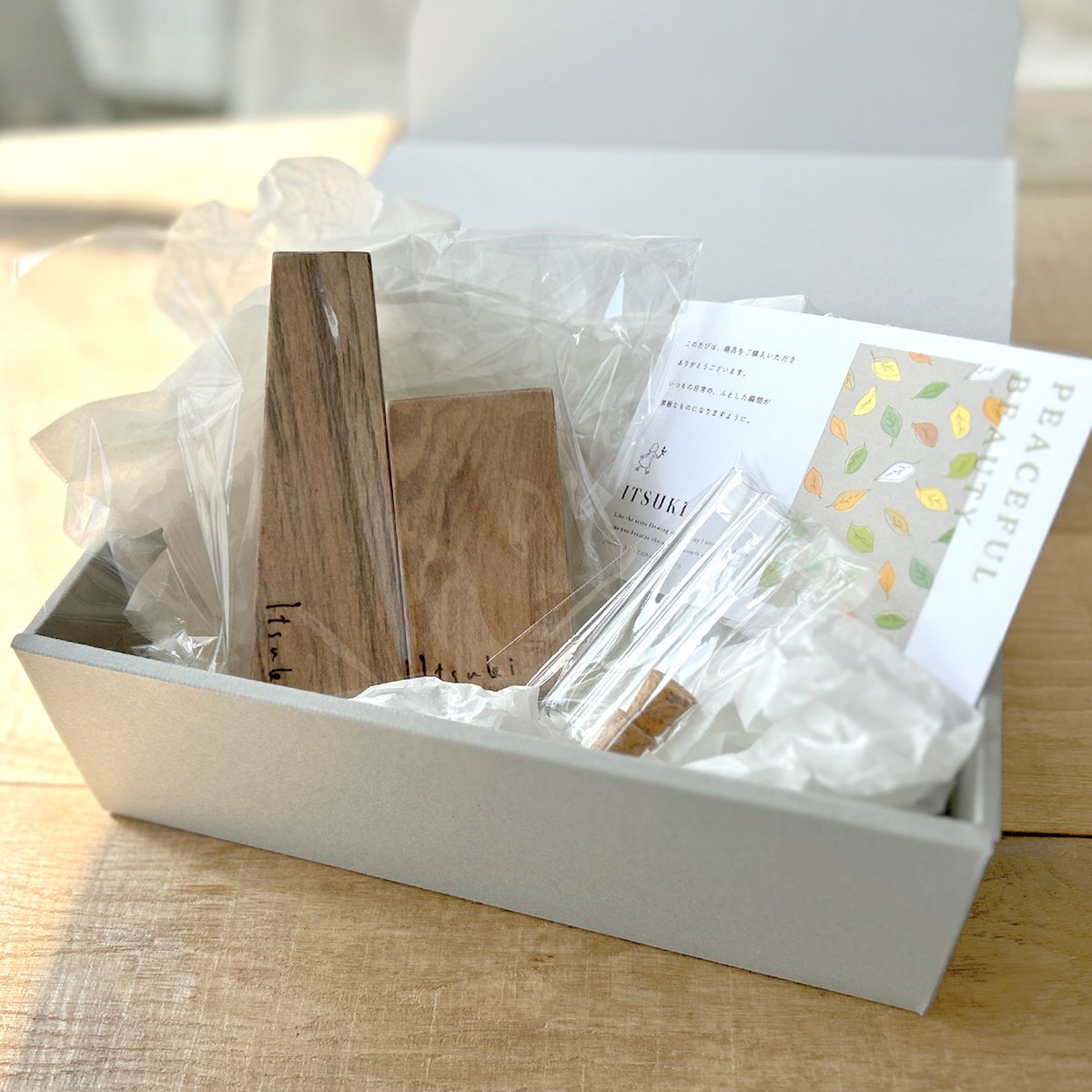 【新品・未使用】aikona2個セット　プレゼントつき 選べるカラー＞フラワーベース2個 セット ギフトセット | itsuki