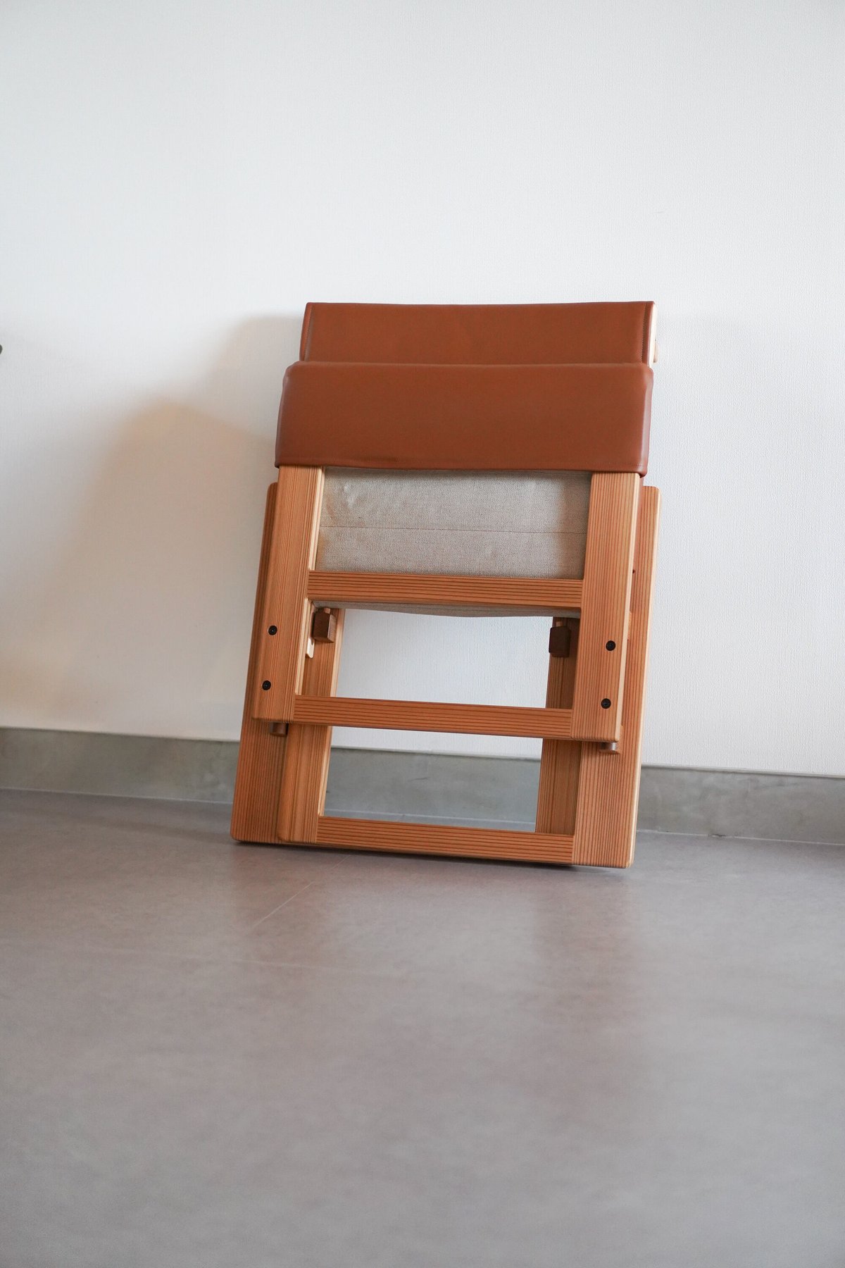 【未使用品】たためる椅子 （吉村順三） 吉村順三・たためる椅子（レザー）｜低座の椅子と暮らしの道具店