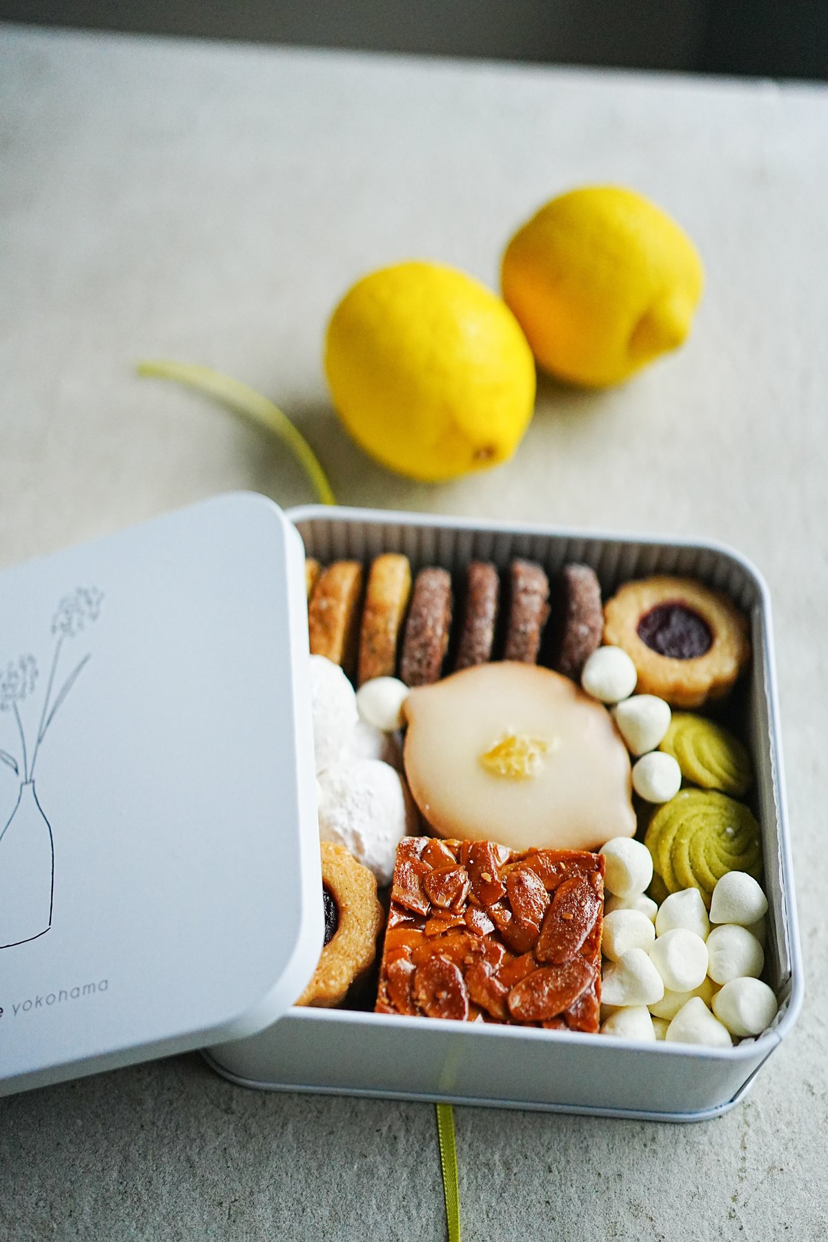 クッキー缶夏 期間限定 Summer Miracle Cat Cookie Tin 神様のいたずら