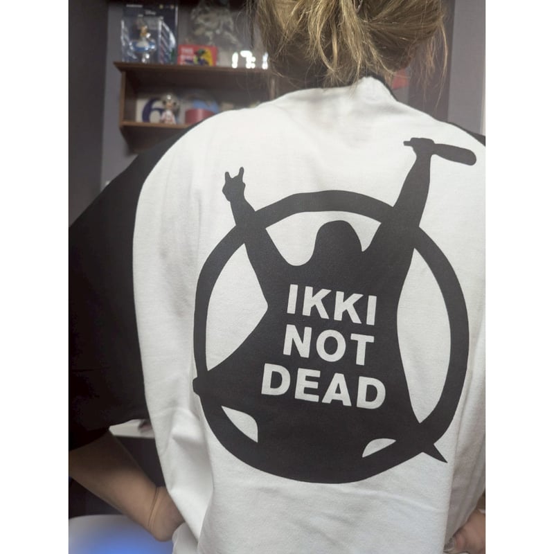 Hawaiian6 IKKI NOT DEAD Tシャツ サイン入り HAWAIIAN6 オフィシャルロゴ×IKKI Tシャツ | Fire Knuckle STORES