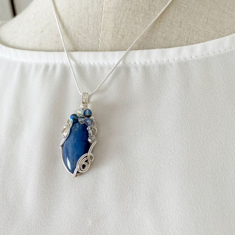 ブルーカルサイト ワイヤーアートジュエリー】悩みを軽くする、円満な