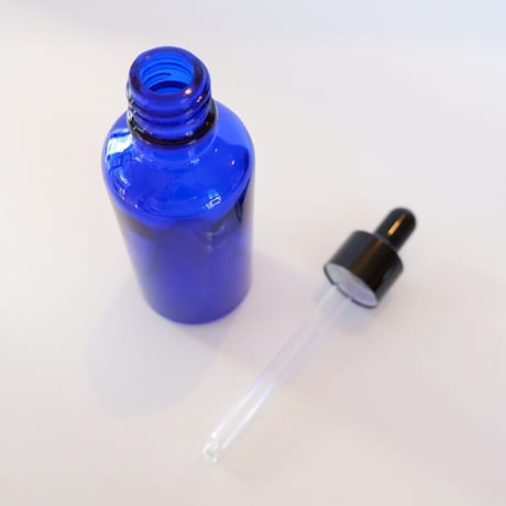 スポイトキャップ付遮光ガラス瓶　青色　50ml