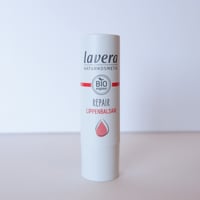 リペアクリップバーム　4.5g　ラヴェーラ　リップクリーム　荒れやすい唇に