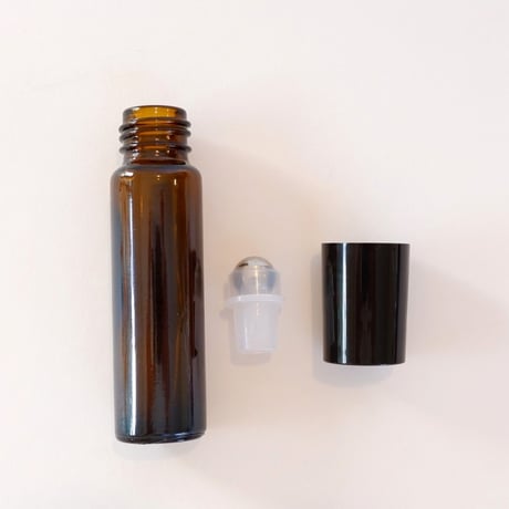 ロールオンガラスボトル　黒キャップ茶色遮光瓶　10ml