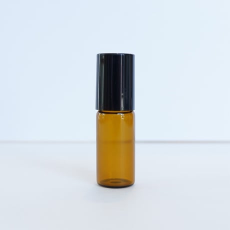 ロールオンガラスボトル　黒キャップ茶色遮光瓶  5ml