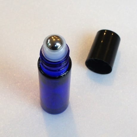 ロールオンガラスボトル　黒キャップ青色遮光瓶10ml