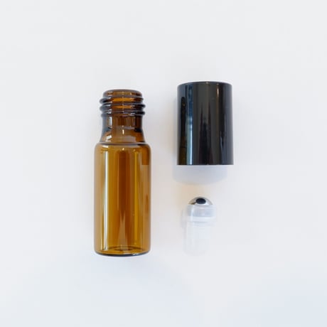 ロールオンガラスボトル　黒キャップ茶色遮光瓶  5ml