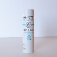 ベーシックリップバーム　4.5g　ラヴェーラ　リップクリーム