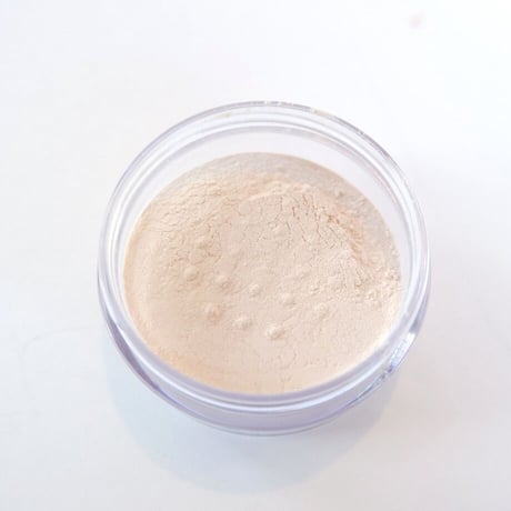 ナチュラルUVルースパウダー（クリアベージュ）13g　SPF14 PA+　アンナトゥモール