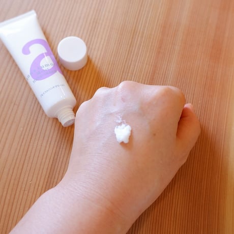 モイストハンドクリーム　30g　アンナトゥモール