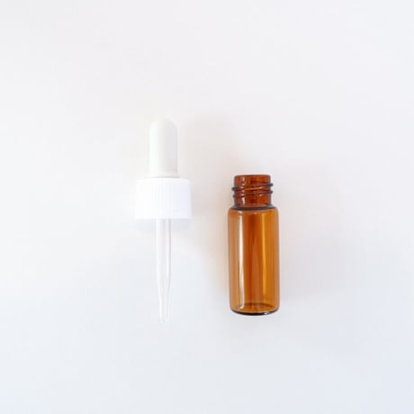 ミニスポイトキャップ付ガラス瓶　茶色　3ml