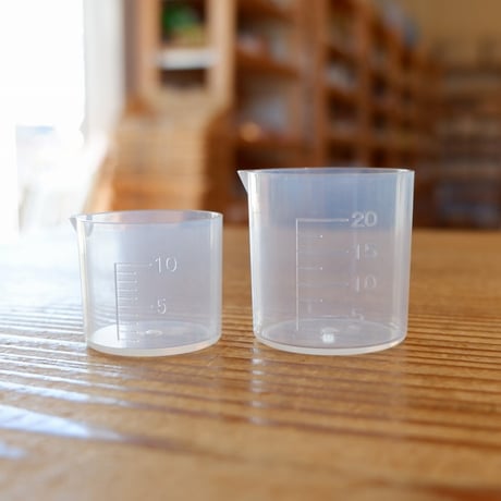 プラスチックビーカー　同サイズ5個セット　10ml・20ml