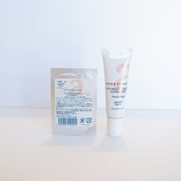 ナチュラルUVリキッドファンデーション SPF27・PA++　アンナトゥモール