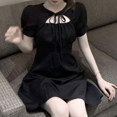 Black デコルテリボンフレアワンピ