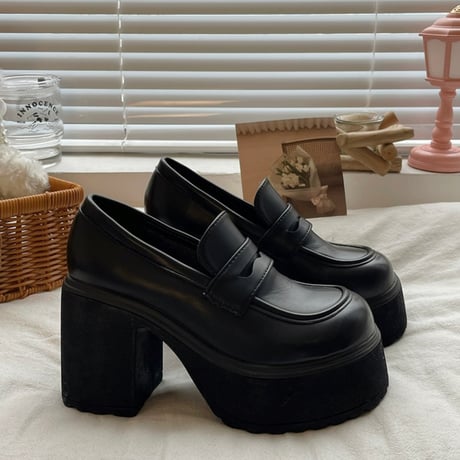 厚底 black ローファー