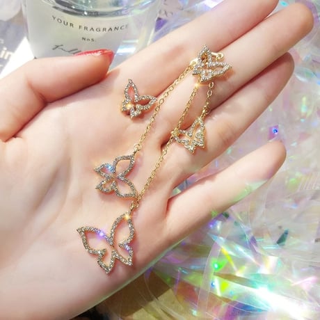 愛咲マリン様ご着用*.バタフライシャンデリアピアス2色