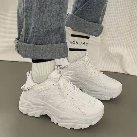 パールチェーン付きスニーカー