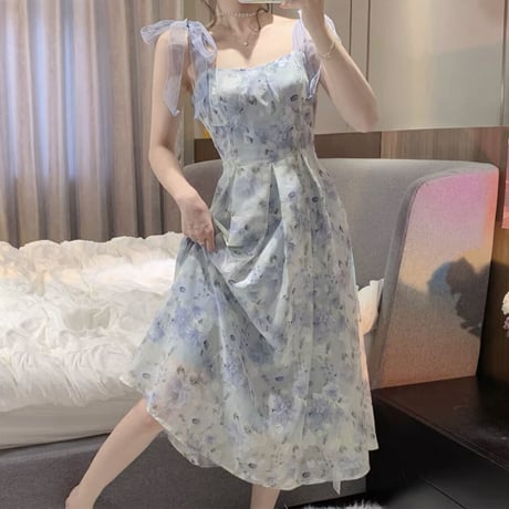 Blue  ribbon flower op