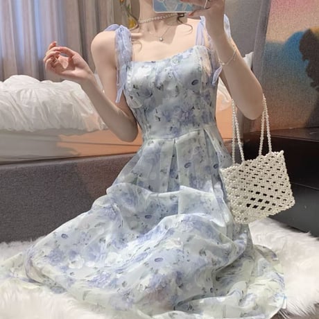 Blue  ribbon flower op