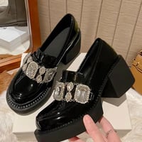 ビジュー付きローファー
