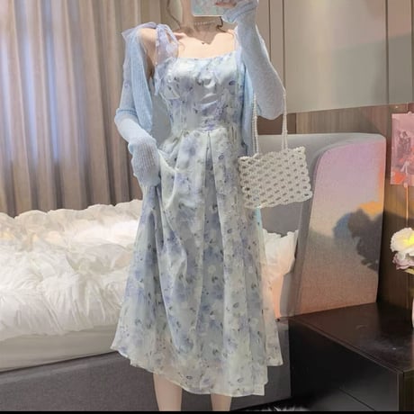 Blue  ribbon flower op