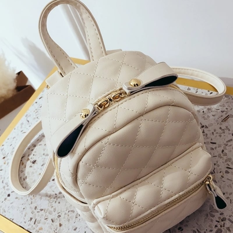 MCM ホワイトキルティングリュック エムシーエムスタッズ バックパック ホワイト シルバー金具