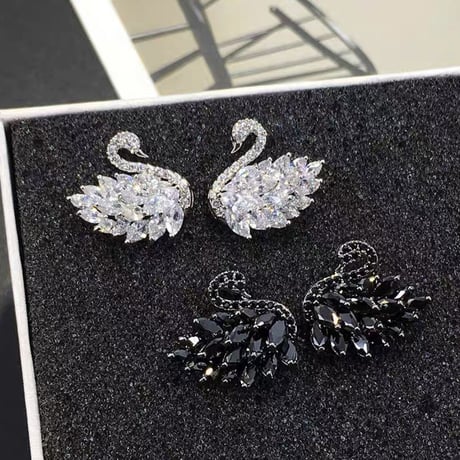 ビジュースワンピアス2色