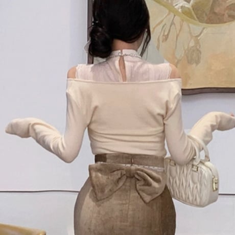 レースネック肩出しアイボリートップス