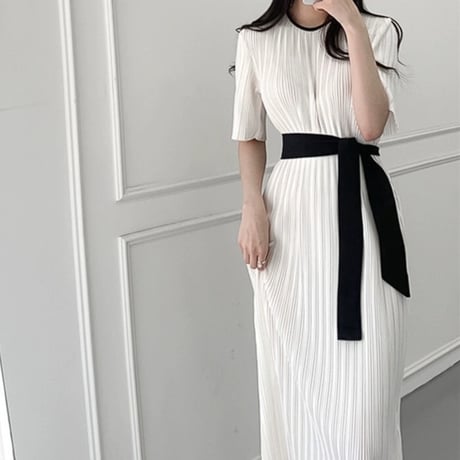 pleats monotone onepiece