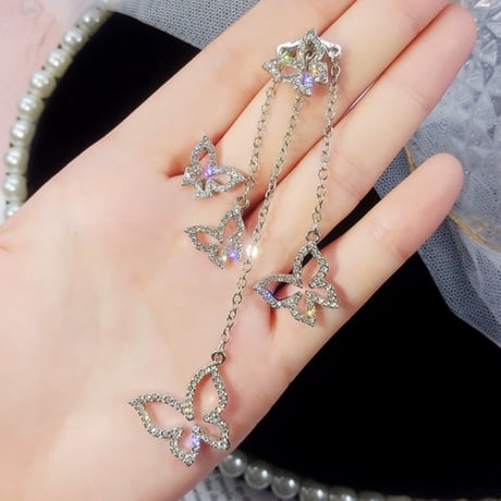 愛咲マリン様ご着用*.バタフライシャンデリアピアス2色