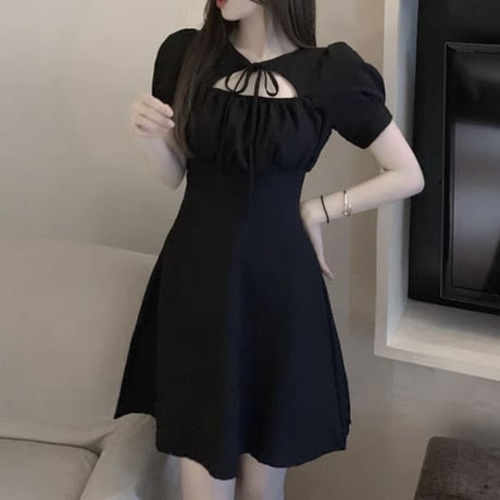 Black デコルテリボンフレアワンピ