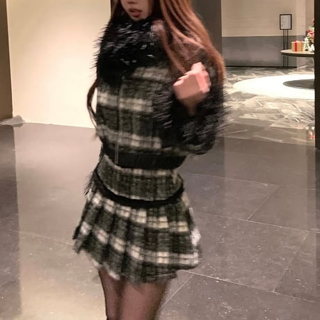 ブラックファー付きチェックセットアップ