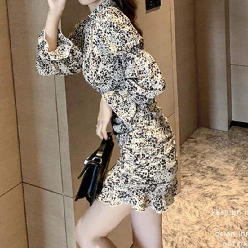 あやち様綾野あすか様ご着用♡小花柄 長袖 裾フレアワンピース