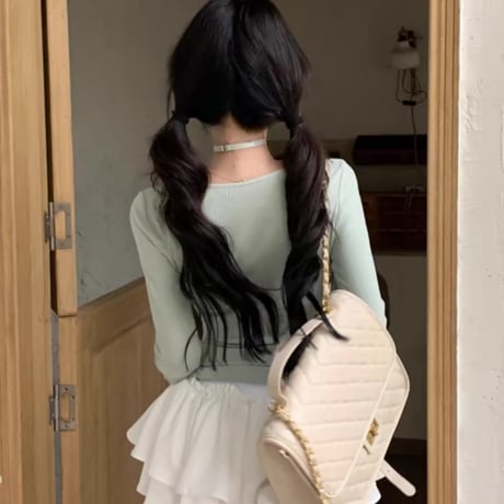 リボンチョーカーデザイントップス