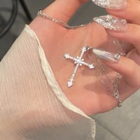 キラキラクロスネックレス