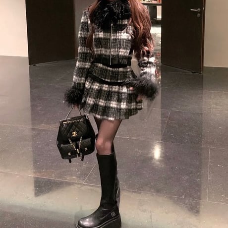 ブラックファー付きチェックセットアップ