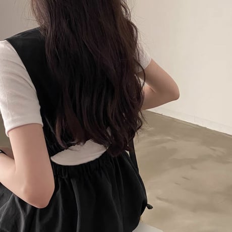 背中あきブラックノースリワンピ