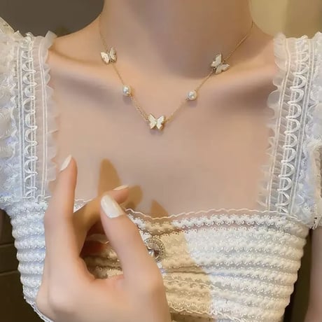 バタフライ×パールネックレス