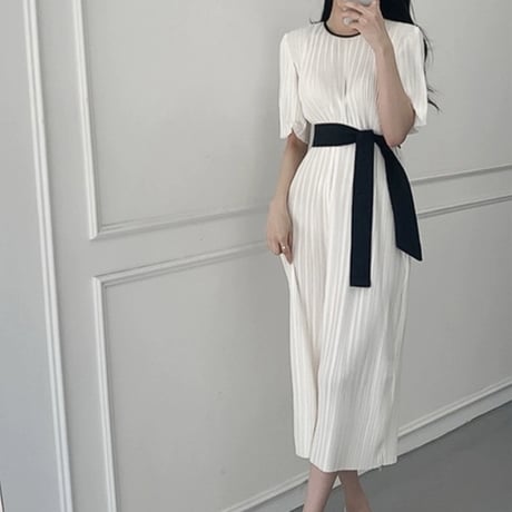 pleats monotone onepiece