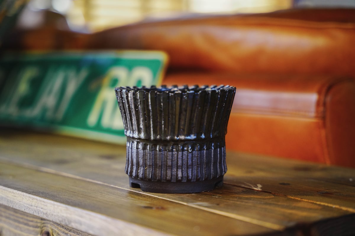 Ｎ様 ゴールドラッシュ　平鉢Hiyodori 破開　牛骨5号　毒蛇4号 桑江良寿 歯車鉢-ブラック-4号 | Supervoid Caudex