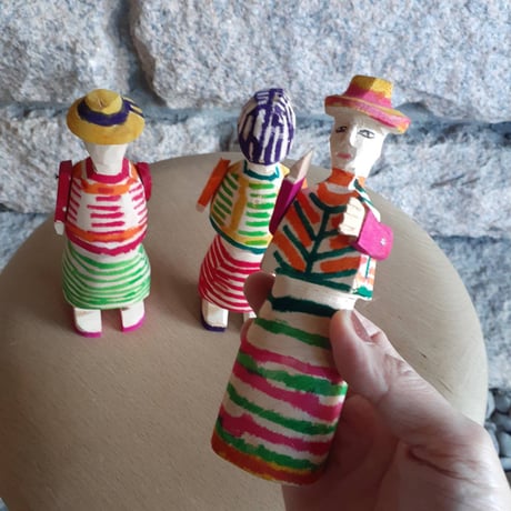 巧藝舎　ペルー ワンカイヨの木彫玩具