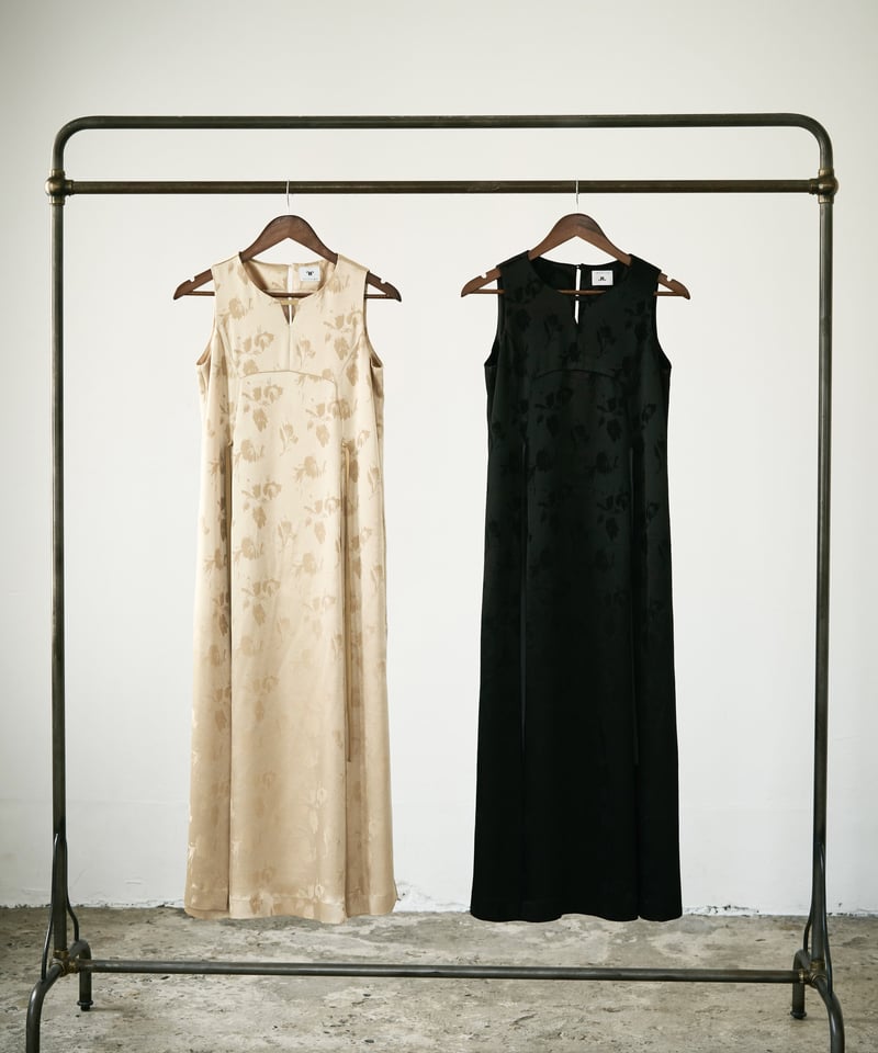 Hammer satin dress | MAHOROOGINO