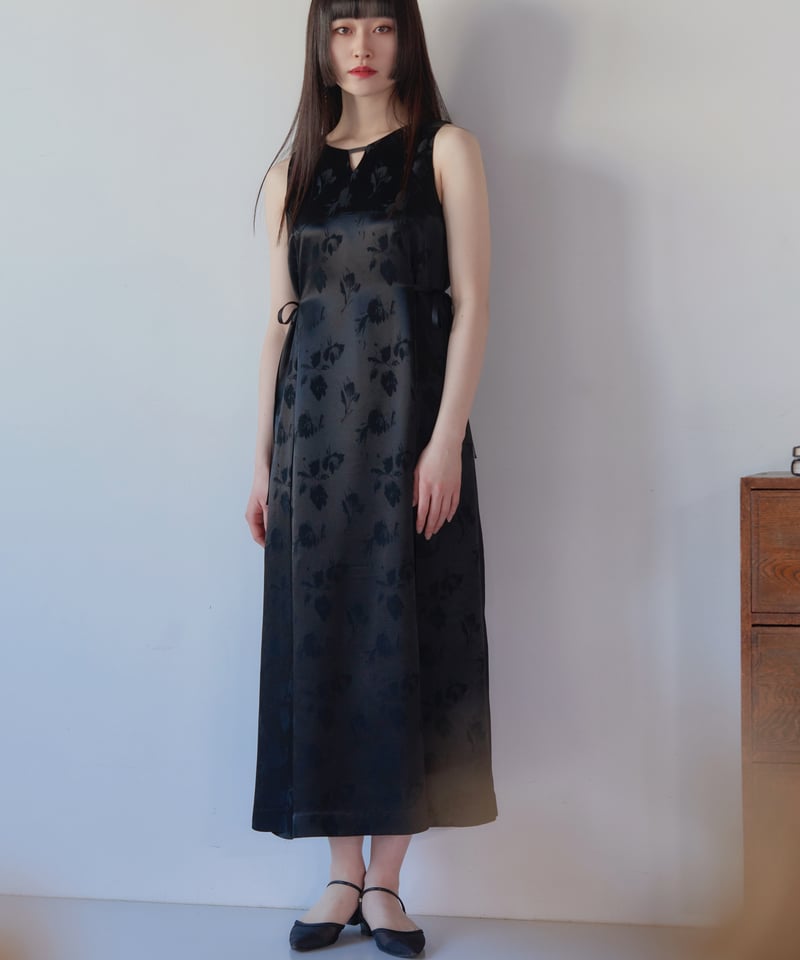 Hammer satin dress | MAHOROOGINO