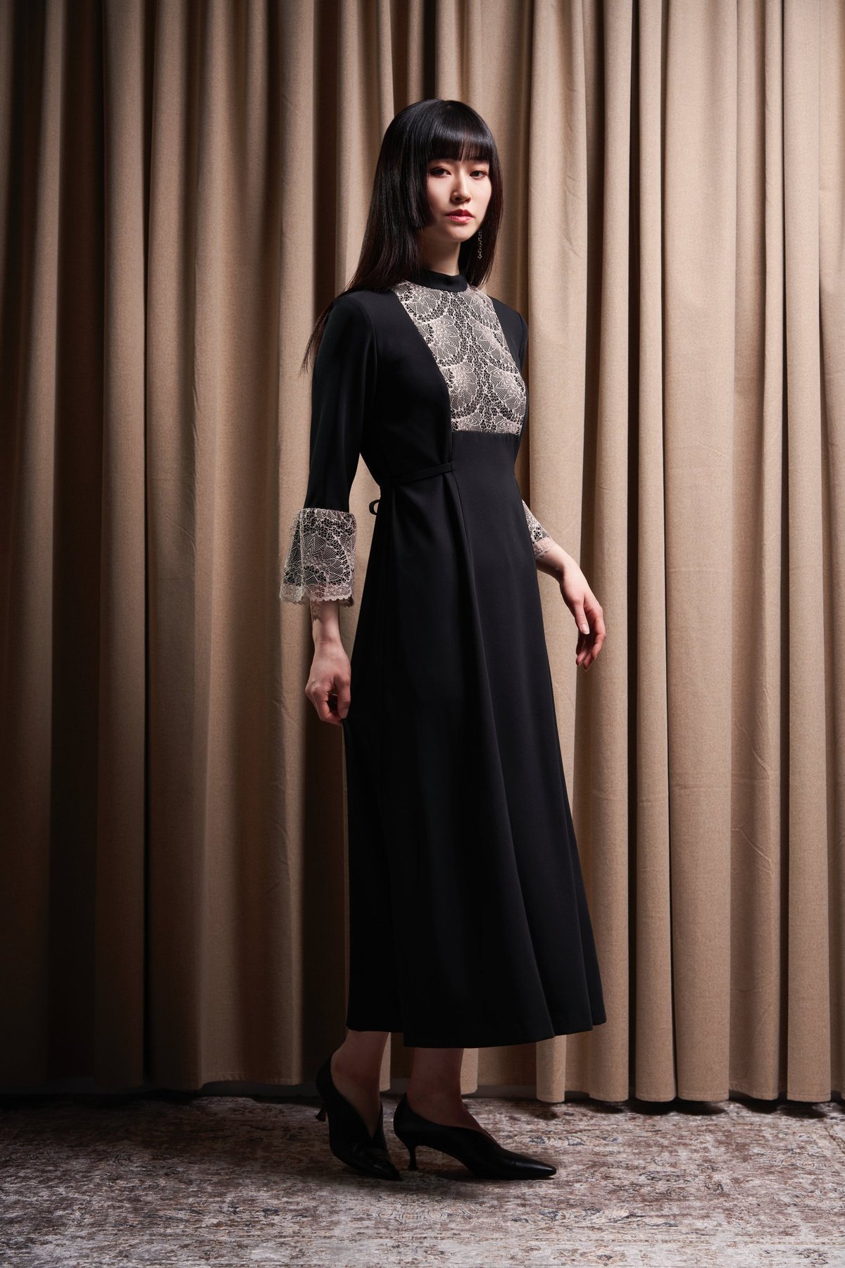 Lace buzam onepiece | MAHOROOGINO