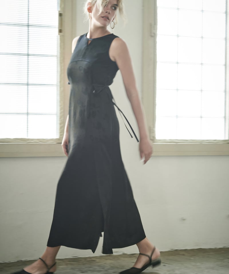 Hammer satin dress | MAHOROOGINO