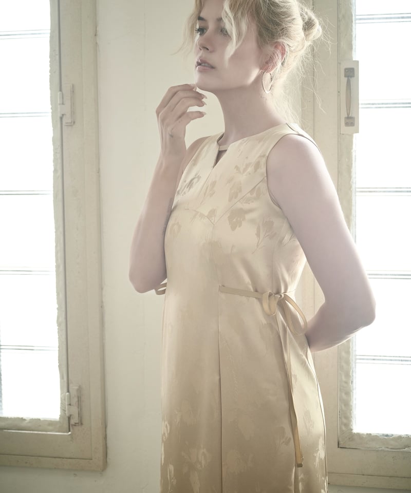 Hammer satin dress | MAHOROOGINO